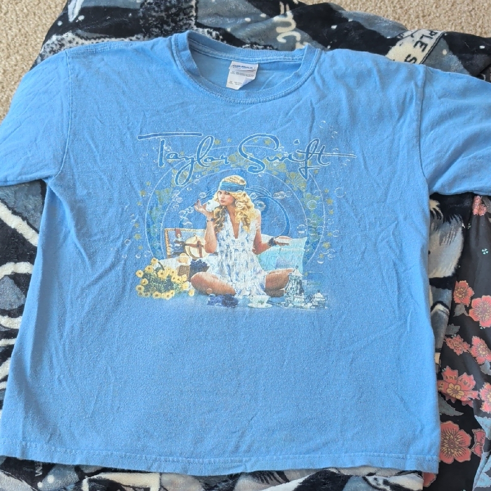RARE Taylor Swift Fearless Tour Shirt 2009